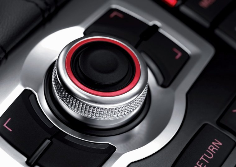 2011 Audi Q5 3.2 Quattro MMI Controller Picture