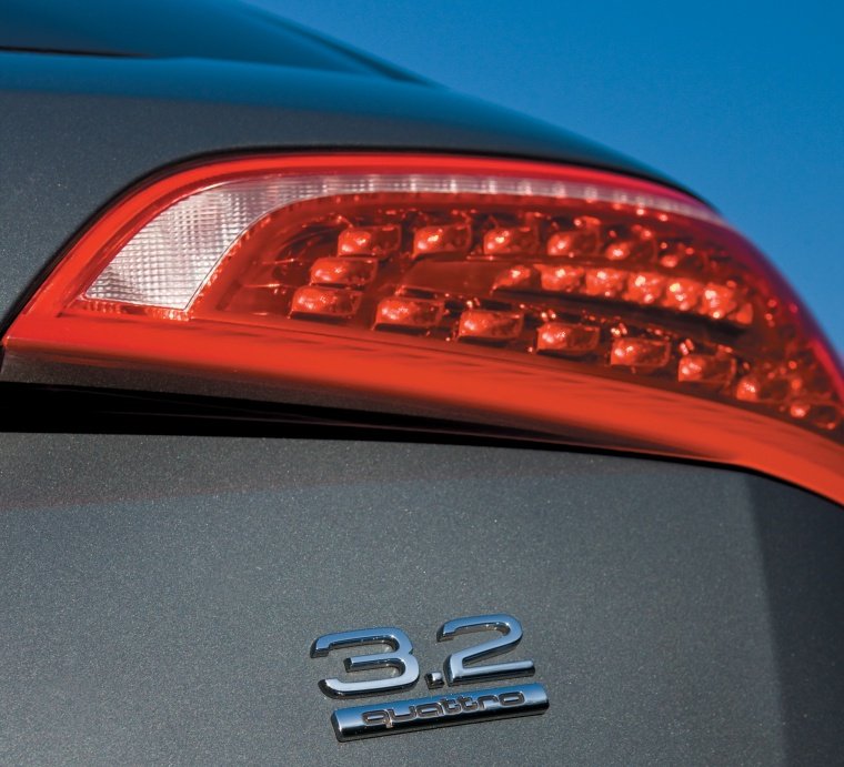 2012 Audi Q5 3.2 Quattro Tail Light Picture