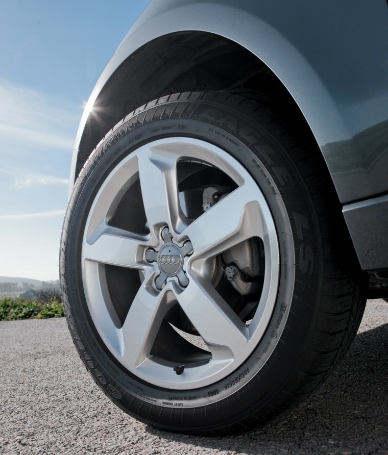 2012 Audi Q5 3.2 Quattro Rim Picture
