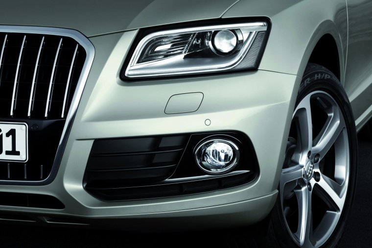 2013 Audi Q5 2.0 TFSI Quattro Headlight Picture