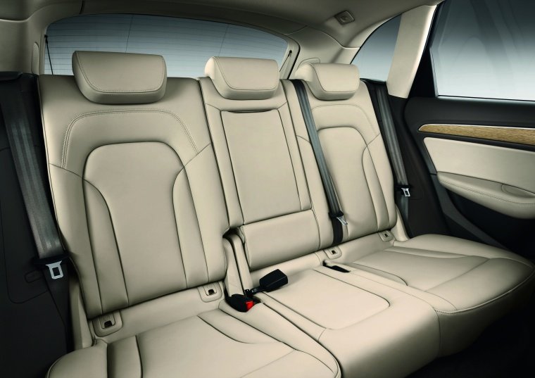 2013 Audi Q5 2.0 TFSI Quattro Rear Seats Picture
