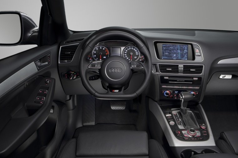 2013 Audi Q5 3.0T Quattro S-Line Cockpit Picture