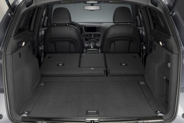 2013 Audi Q5 3.0T Quattro S-Line Trunk Picture