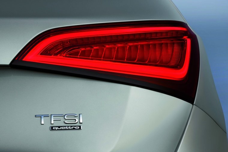 2014 Audi Q5 2.0 TFSI Quattro Tail Light Picture