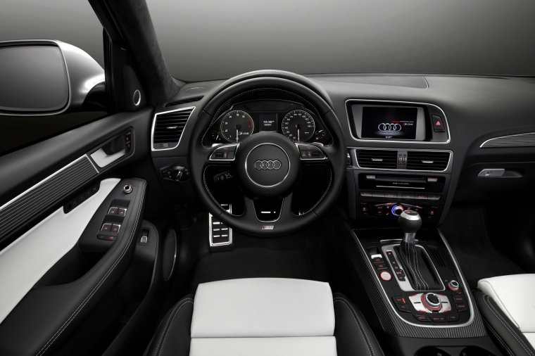 2014 Audi SQ5 Quattro Cockpit Picture