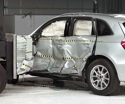 2014 Audi Q5 SUV IIHS Side Impact Crash Test Picture