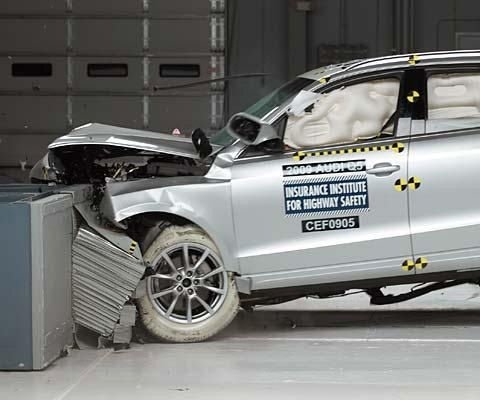 2015 Audi Q5 SUV IIHS Frontal Impact Crash Test Picture
