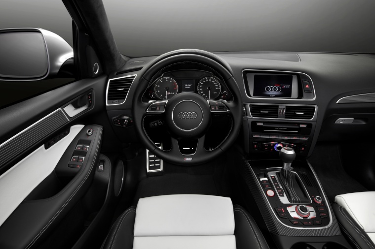 2016 Audi SQ5 Quattro Cockpit Picture