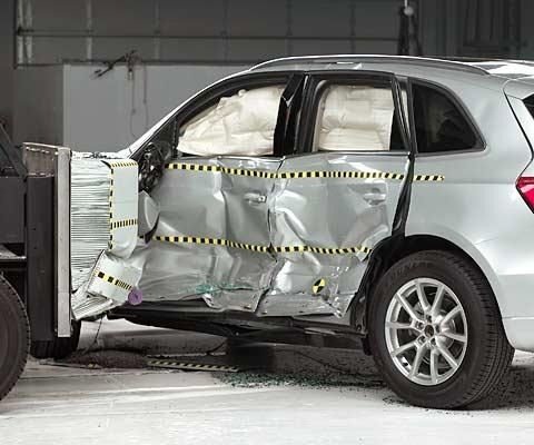 2016 Audi Q5 SUV IIHS Side Impact Crash Test Picture