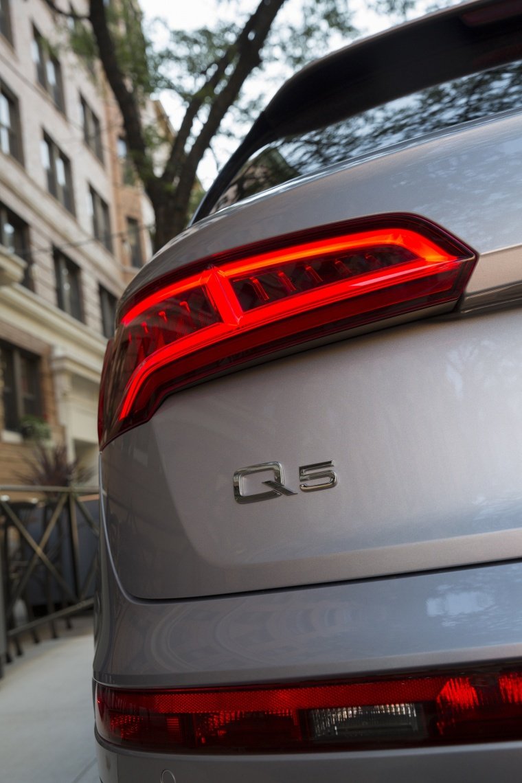 2018 Audi Q5 quattro Tail Light Picture