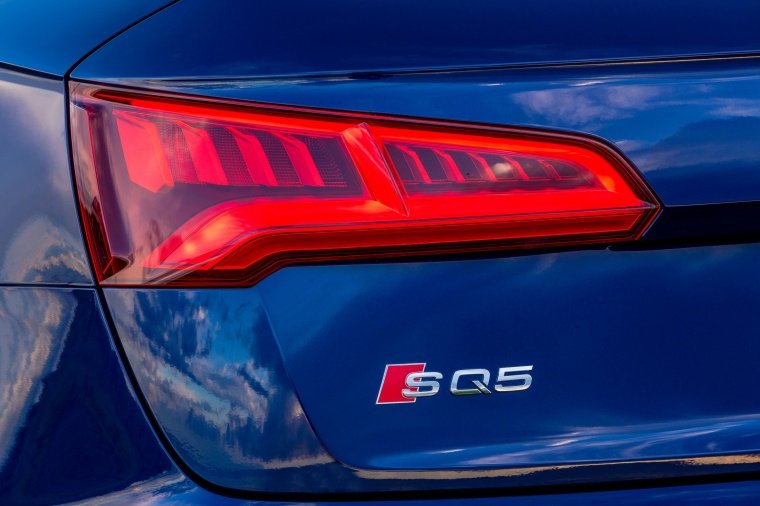 2018 Audi SQ5 quattro Tail Light Picture
