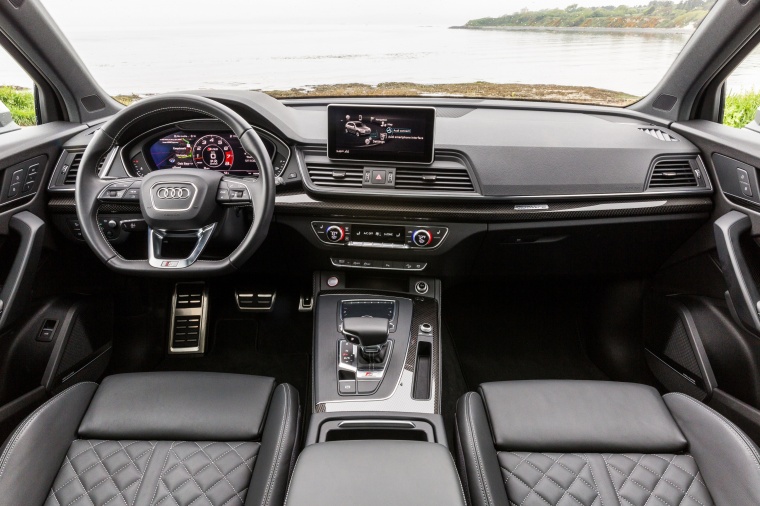 2018 Audi SQ5 quattro Cockpit Picture
