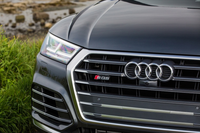 2019 Audi SQ5 quattro Headlight Picture