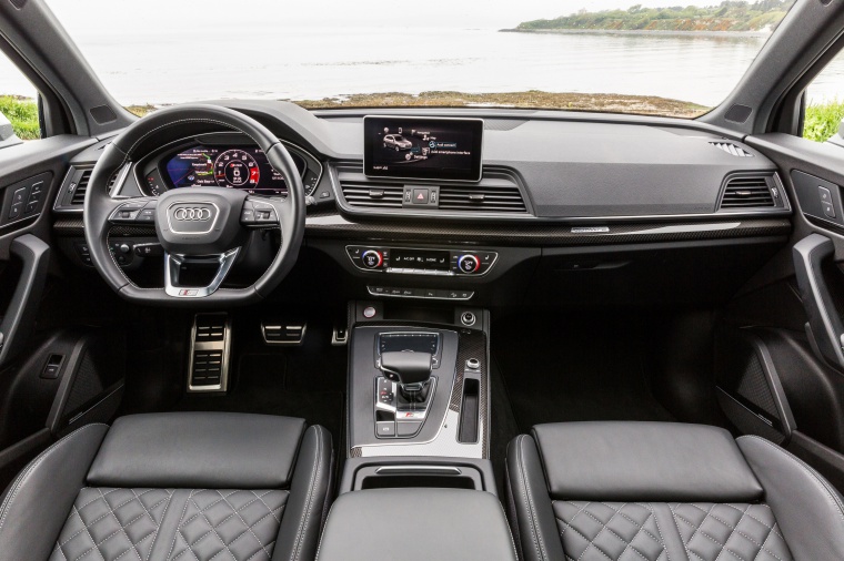 2019 Audi SQ5 quattro Cockpit Picture