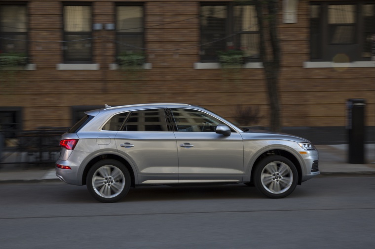 2020 Audi Q5 45 TFSI quattro Picture