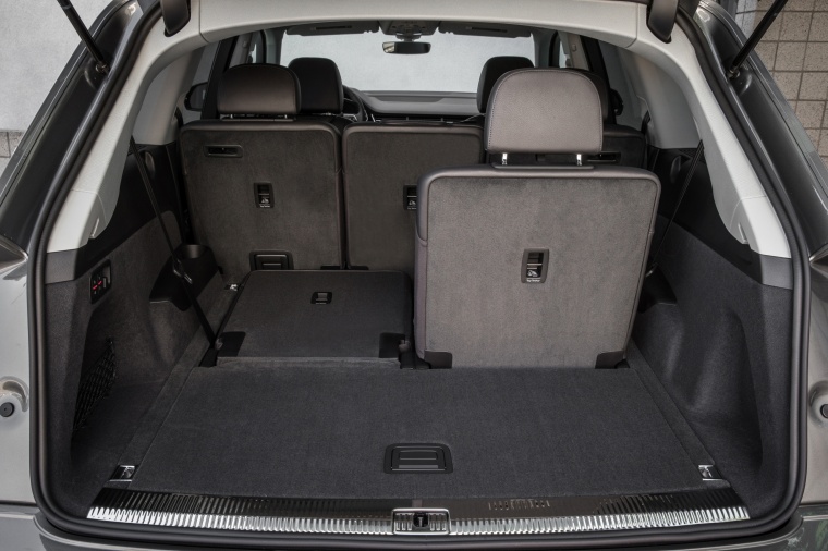 2018 Audi Q7 3.0T quattro Trunk with Rear Seat Folded Picture