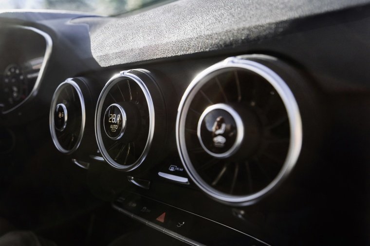 2016 Audi TT Roadster Dashboard Air Vents Picture