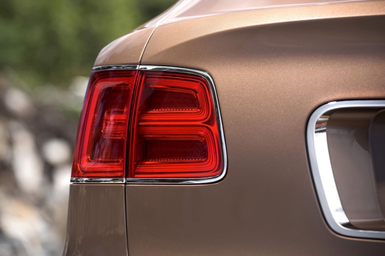 2018 Bentley Bentayga Tail Light Picture