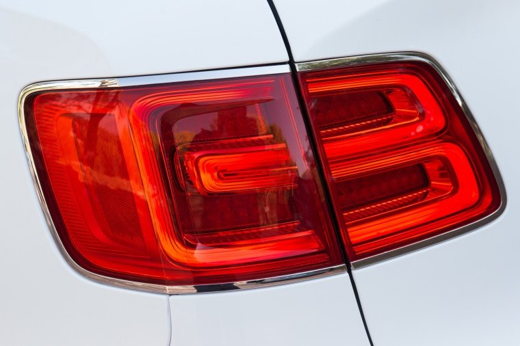 2018 Bentley Bentayga Tail Light Picture