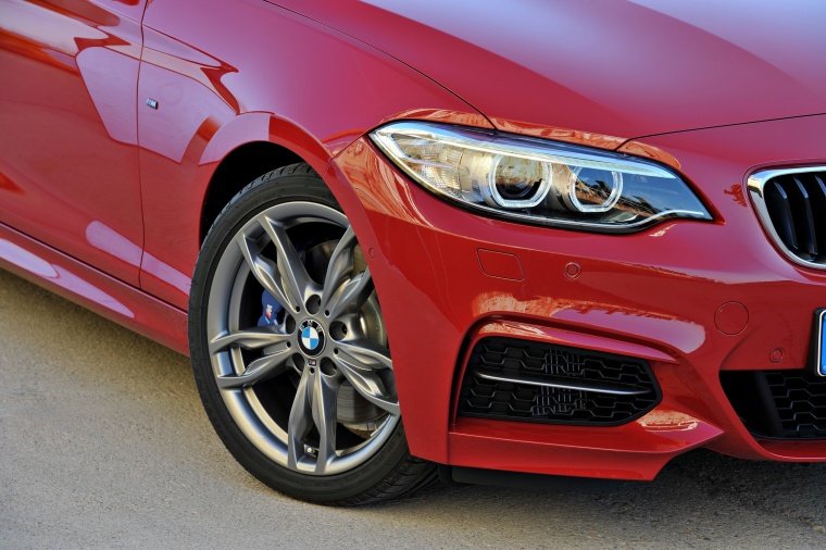 2015 BMW M235i Coupe Headlight Picture