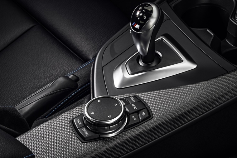 2016 BMW M2 Coupe Center Console Picture