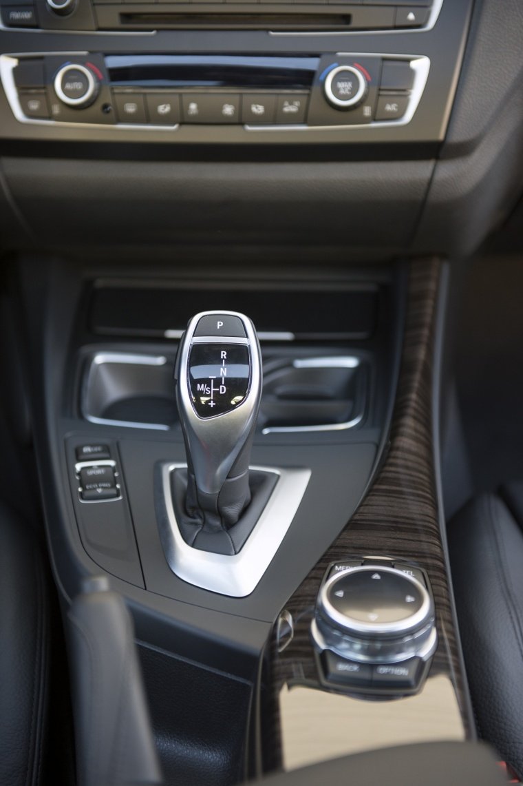 2017 BMW 2-Series M Coupe Center Console Picture