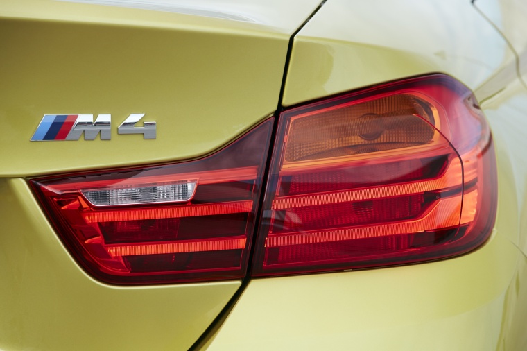 2015 BMW M4 Coupe Tail Light Picture