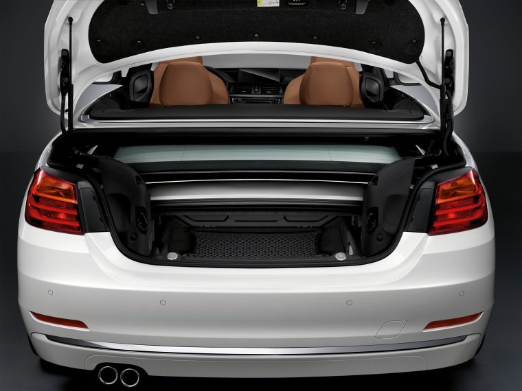 2015 BMW 428i Convertible Trunk Picture
