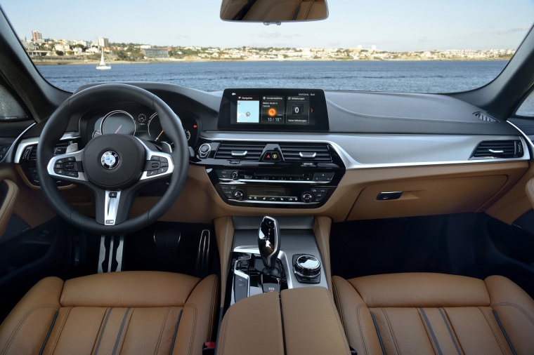 2018 BMW 540i Sedan Cockpit Picture