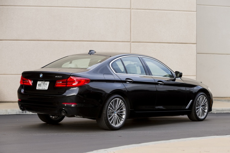 2018 BMW 530i Sedan Picture