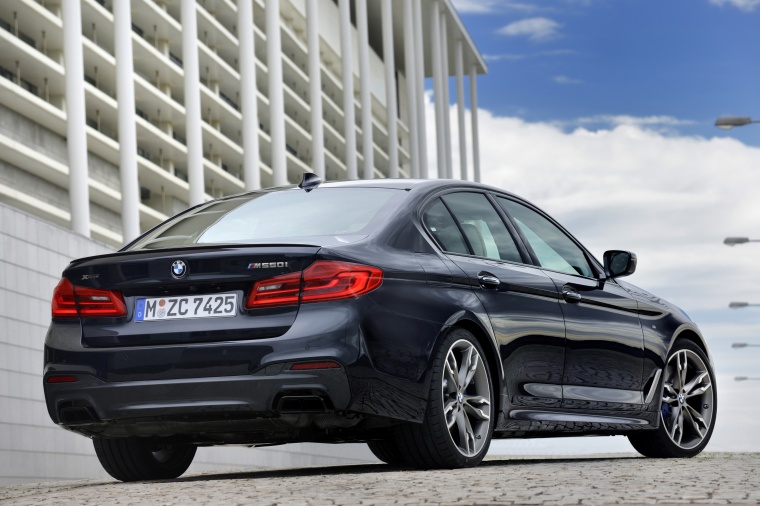 2018 BMW M550i xDrive Sedan Picture