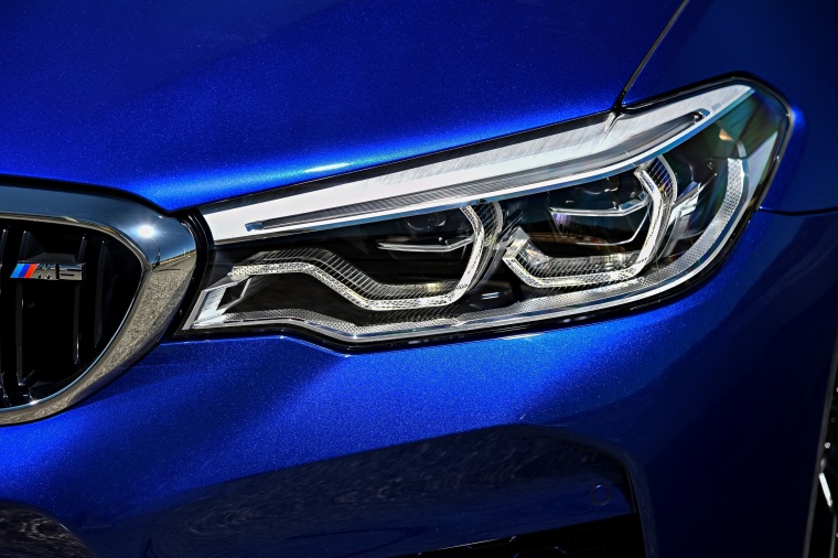 2018 BMW M5 Sedan Headlight Picture