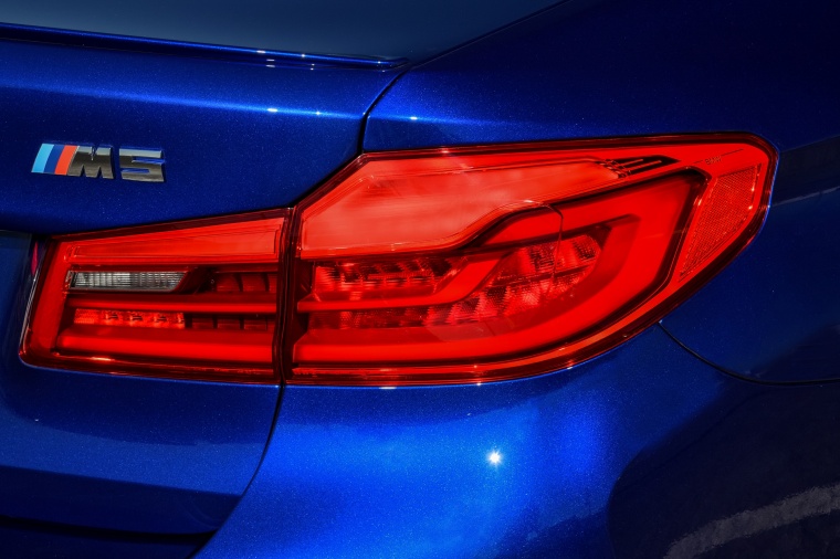 2018 BMW M5 Sedan Tail Light Picture