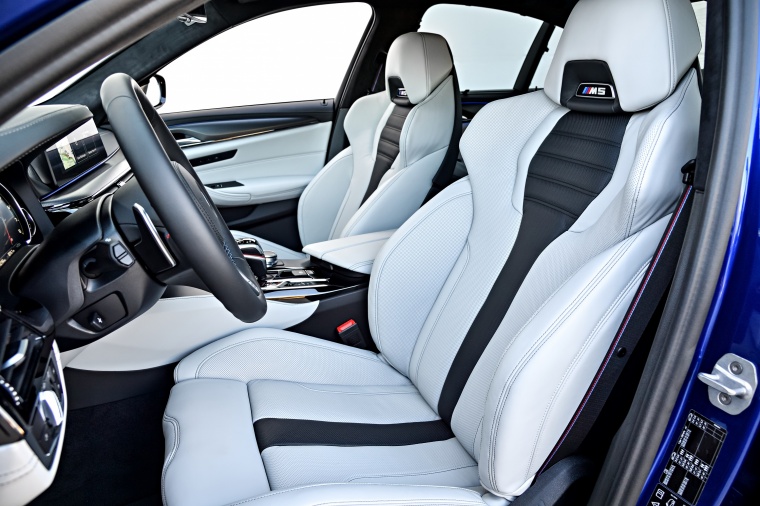 2018 BMW M5 Sedan Front Seats Picture