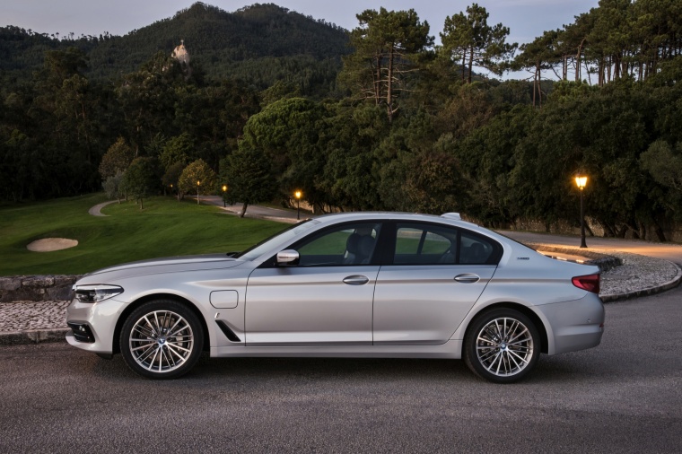 2018 BMW 530e iPerformance Sedan Picture