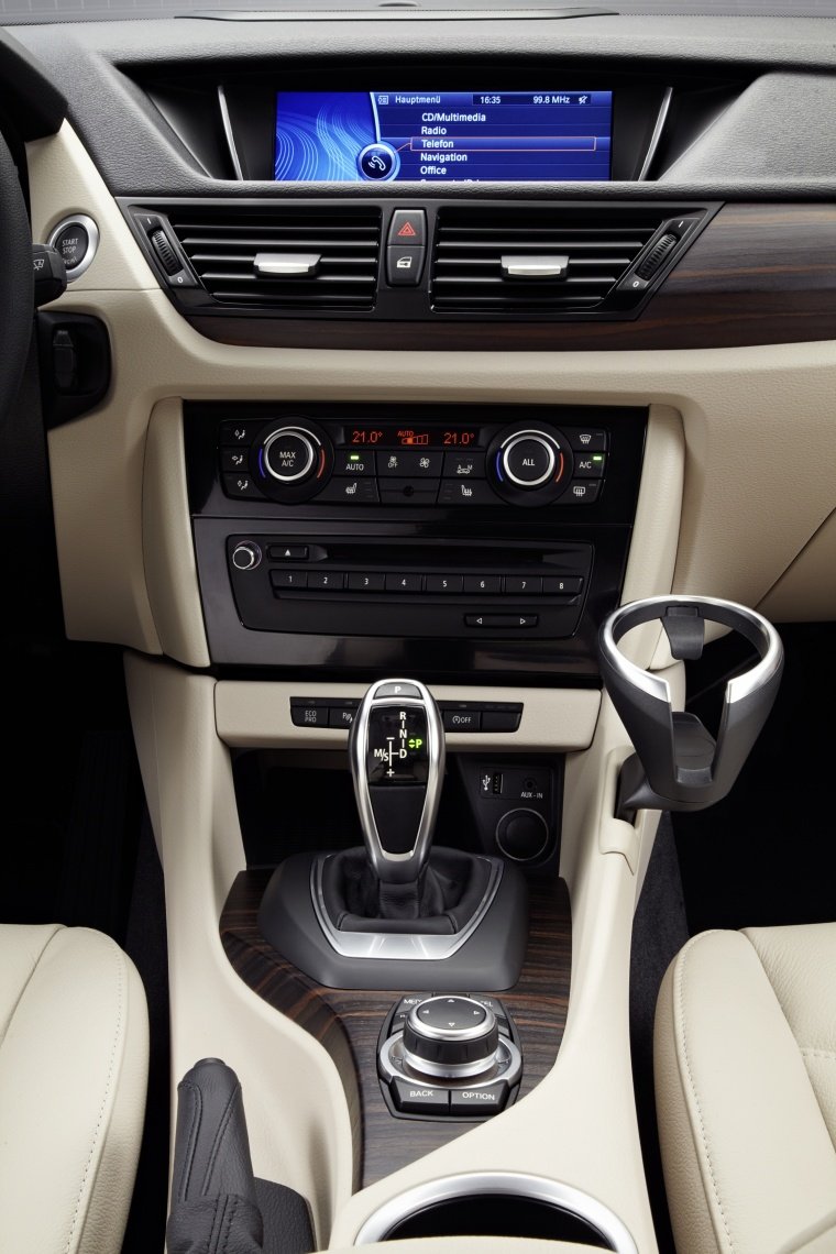 2013 BMW X1 Center Stack Picture