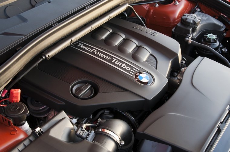 2014 BMW X1 4-cylinder turbocharged Engine Picture