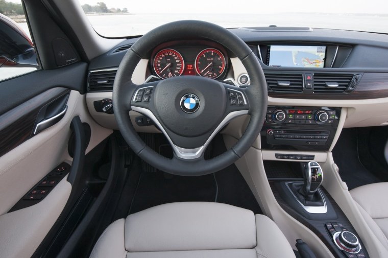 2014 BMW X1 Cockpit Picture