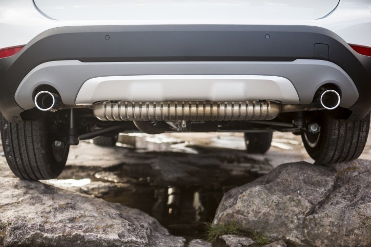 2016 BMW X1 xDrive28i Exhaust Tips Picture
