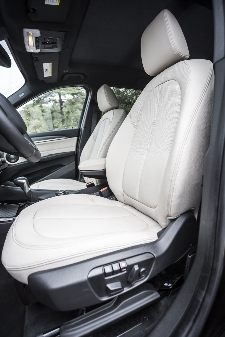 2016 BMW X1 xDrive28i Front Seats Picture