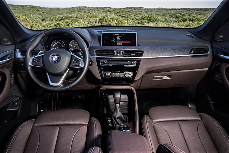 2018 BMW X1 xDrive28i Cockpit Picture