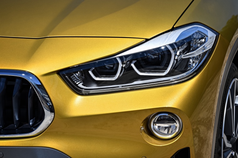 2018 BMW X2 Headlight Picture