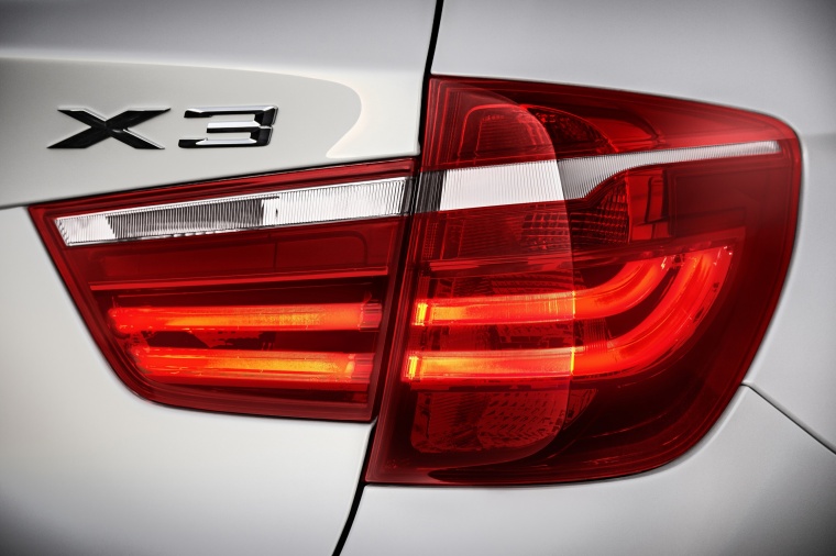 2016 BMW X3 Tail Light Picture