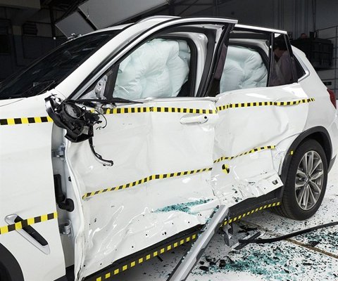 2020 BMW X3 SUV IIHS Side Impact Crash Test Picture
