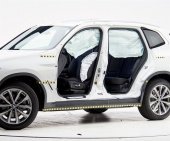 2020 BMW X3 SUV IIHS Side Impact Crash Test Picture