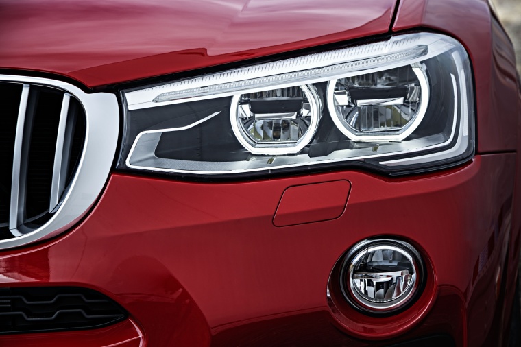 2017 BMW X4 Headlight Picture