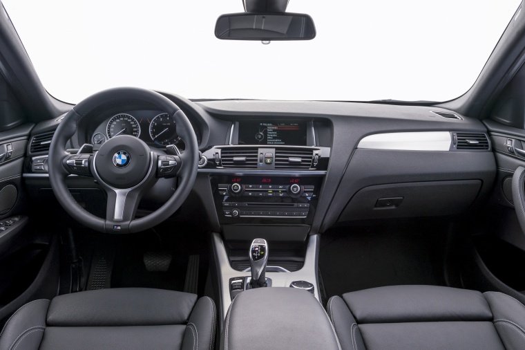 2017 BMW X4 M40i Cockpit Picture