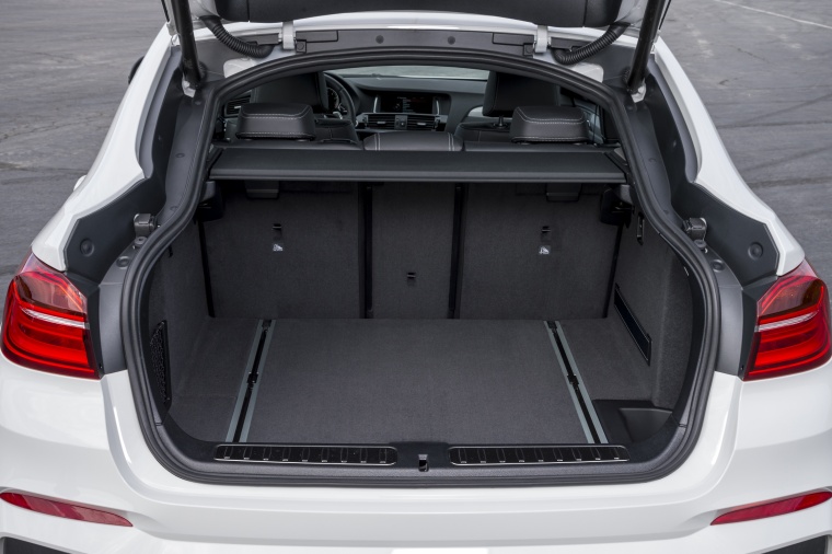 2017 BMW X4 M40i Trunk Picture