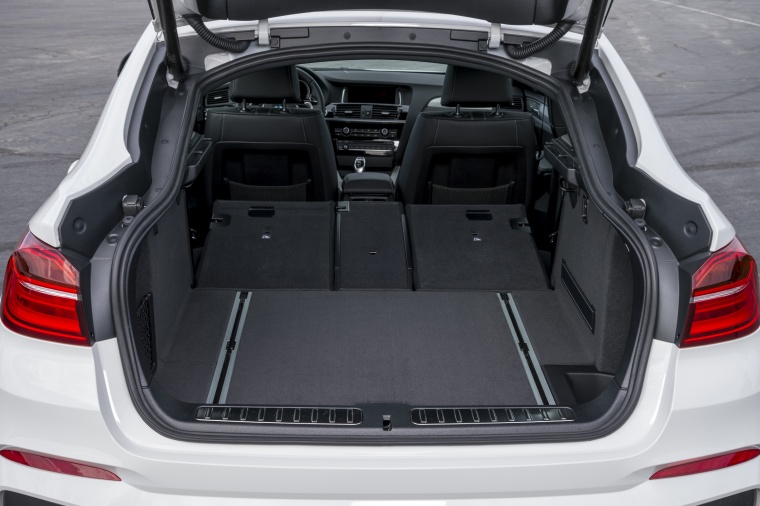 2017 BMW X4 M40i Trunk Picture