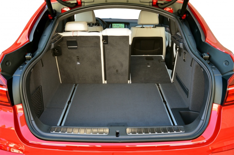 2018 BMW X4 Trunk Picture